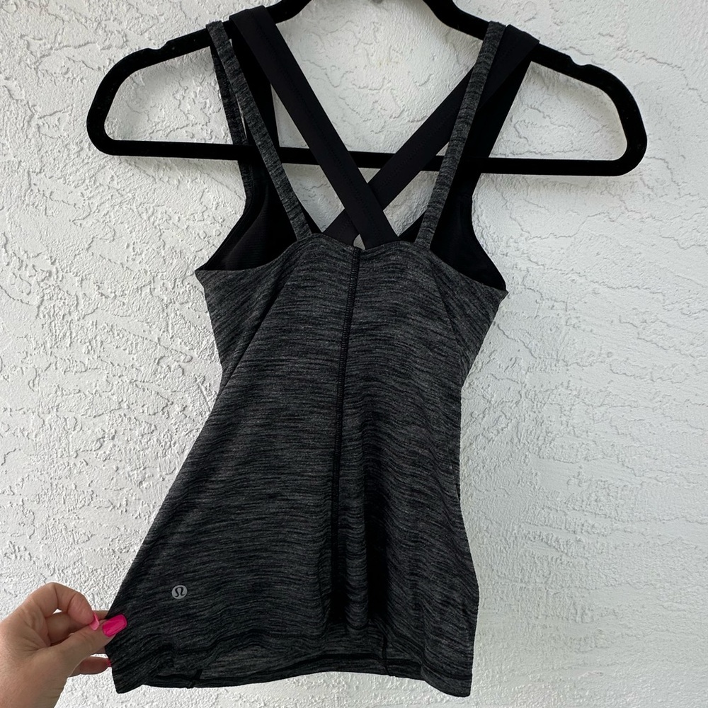 Lululemon Run For Gold Tank Size 2 Gray Black - Picture 3 of 7